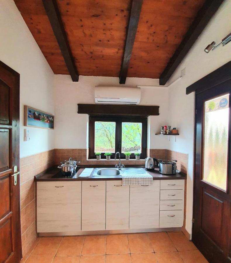 Casa Leonarda, Old Authentic Istrian Stone House Near Motovun, Central Istria Zamask エクステリア 写真